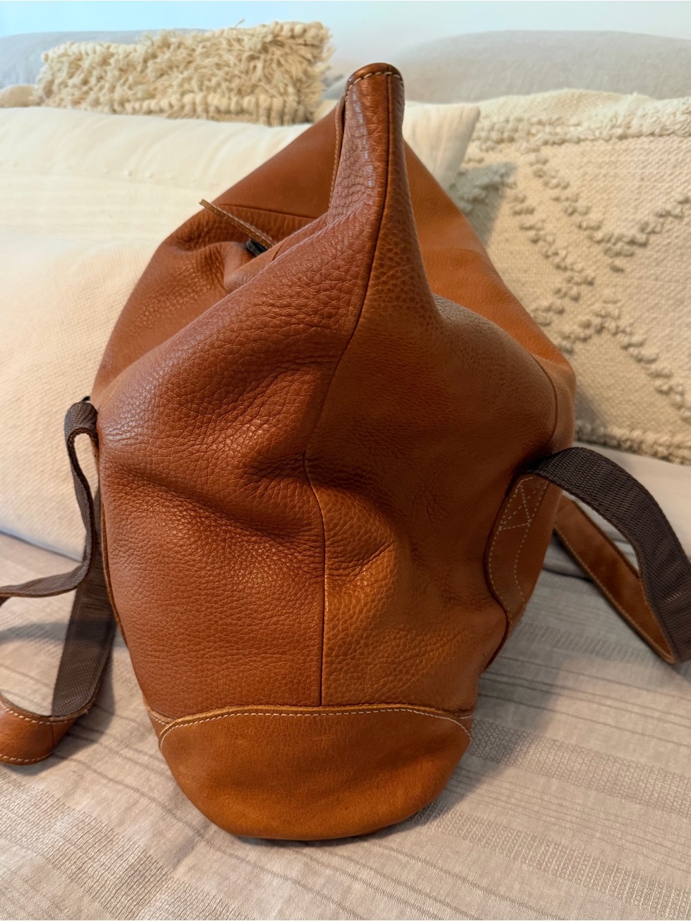 Vintage L.L. Bean pebble-grain leather tote bag features a fold-over top closure - Picture 10 of 16